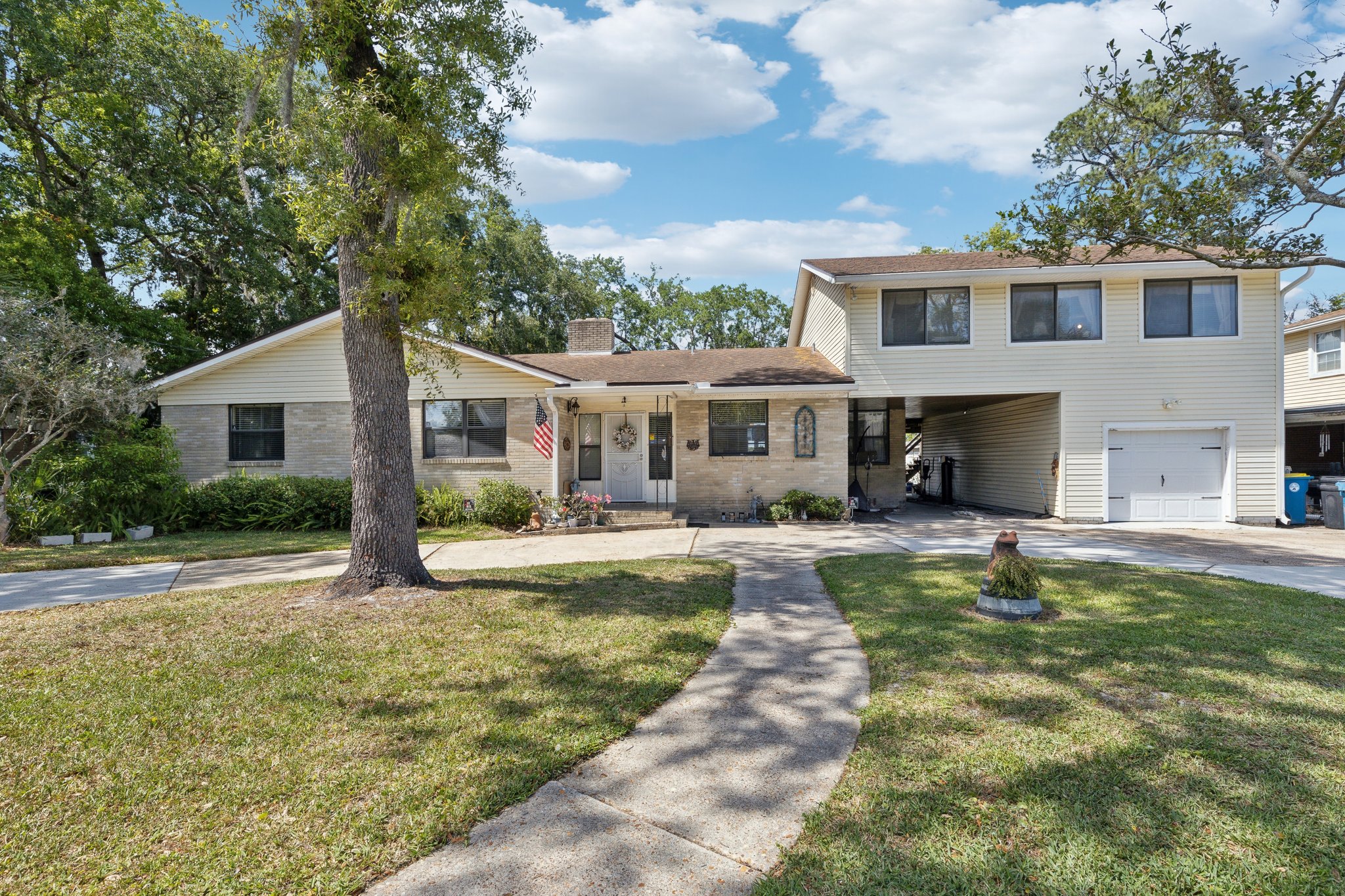 725 Moore Ave house photo